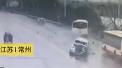 تصادم جماعى بين السيارات في الصين (فيديو)