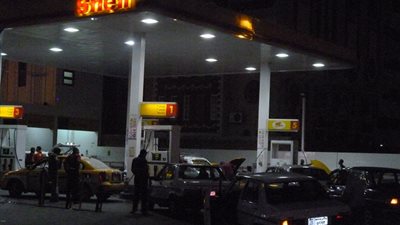 تكدس وزحام مروري بمحطات وقود الإسماعيلية