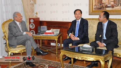 وزير الاتصالات يبحث مع شركة هواوي فرص زيادة الاستثمارات في مصر