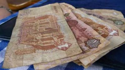 خبراء اقتصاديون: انخفاض التصنيف الائتمانى لمصر أهم حدث اقتصادى نهاية عام 2012.. حمدى: يعطل قرض صندوق النقد.. المهدى: السياسة أثرت سلبا على الاقتصاد.. فايد: لابد من إلغاء دعم الطاقة على بعض الصناعات