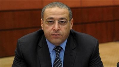 وزير الاستثمار يكرم «فاطمة الجويلي» صاحبة الإنجازات ببنك مصر