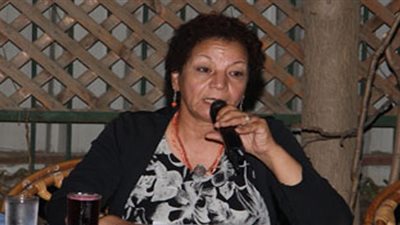 سلوى بكر تفسر «تشريح القانون» لابن النفيس في معرض الكتاب