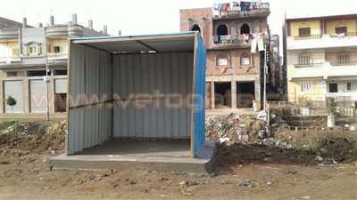 بالصور.. إزالة كشك مخالف من شارع الوسطاني بدمياط