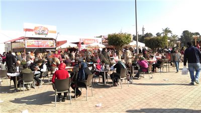 استياء زوار معرض الكتاب من أسعار وخدمة المطاعم الموجودة