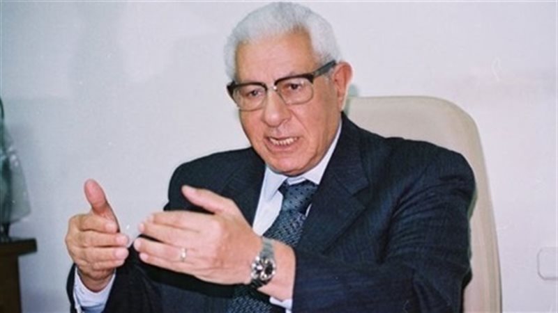 مكرم محمد أحمد