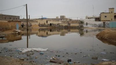 حل مشكلة المنازل المتضررة من مياه الصرف بقرية منية الحيط بالفيوم