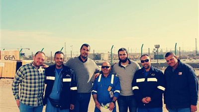 حقل ظهر.. نقلة اقتصادية بيد عمال يتحدون الزمن (صور)