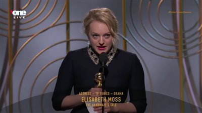 إليزابيث موس تحصد جائزة أفضل ممثلة بمسلسل درامي في «جولدن جلوب» (صور)