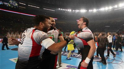 ناقد رياضي: حارس المرمى وأحمد الأحمر سبب فوز مصر ببطولة اليد