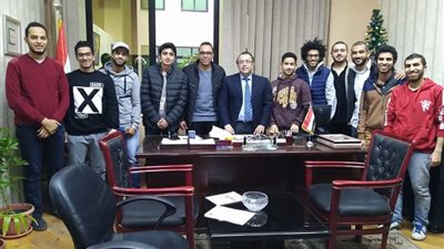 وكيل «طب أسنان عين شمس» يجتمع باتحاد الطلاب لمناقشة الخطة السنوية