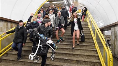 ركاب المترو في 60 مدينة يحتفلون بـ«يوم خلع السروال» (فيديو وصور)