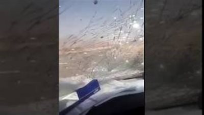 الاعتداء على سيارة معلم يثير استياء السعوديين (فيديو)