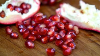 مشروب «الرمان بالزنجبيل والنعناع» للقضاء على دهون البطن