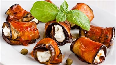 طريقة عمل لفائف الباذنجان بجبن الحلوم من المطبخ اللبناني
