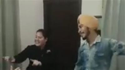 أسرة هندية ترقص لإسعاد والدهم المريض (فيديو)