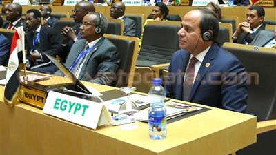 اليوم.. الرئيس يختتم مشاركته في القمة الأفريقية بأديس أبابا.. السيسي يعرض جهود مصر أثناء رئاسة لجنة المناخ.. يسعى للخروج بموقف موحد في قضية الطاقة المتجددة.. وجمع 20 مليار دولار لمواجهة تغيرات المناخ