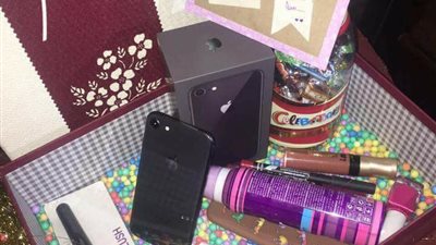 هدية شاب لحبيبته بمناسبة الامتحانات تشعل «فيس بوك» (صور)