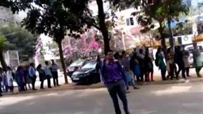 بالفيديو.. وقوف 8000 شخص في طابور لوظيفة واحدة