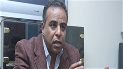 رئيس جامعة حلوان يقطع مؤتمر 