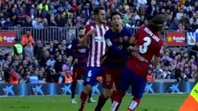 بالفيديو.. العنف ضد «ميسي» عرض مستمر في «الليجا»