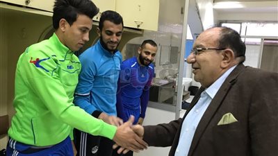عادل فتحي يحفز لاعبي المقاولون قبل مواجهة المقاصة بالكأس (صور)