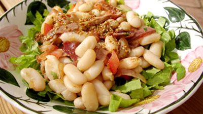 إعداد «الفاصوليا البيضاء بالخضراوات» على الطريقة التركية