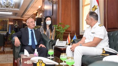 محافظ الإسكندرية يستقبل قبطان السفينة اليونانية ايكاريا 