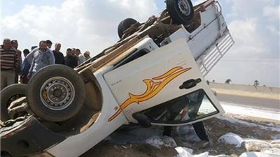 إصابة 14 شخصا في حادث انقلاب سيارة نصف نقل بطريق مطروح