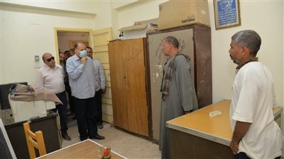 إحالة رئيس قرية بني شقير بأسيوط وسكرتير الوحدة المحلية للتحقيق لتدني مستوى النظافة