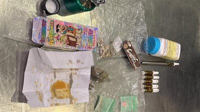 ضبط راكب أمريكي بحوزته مشروم وشيكولاتة بها مخدرات بمطار القاهرة