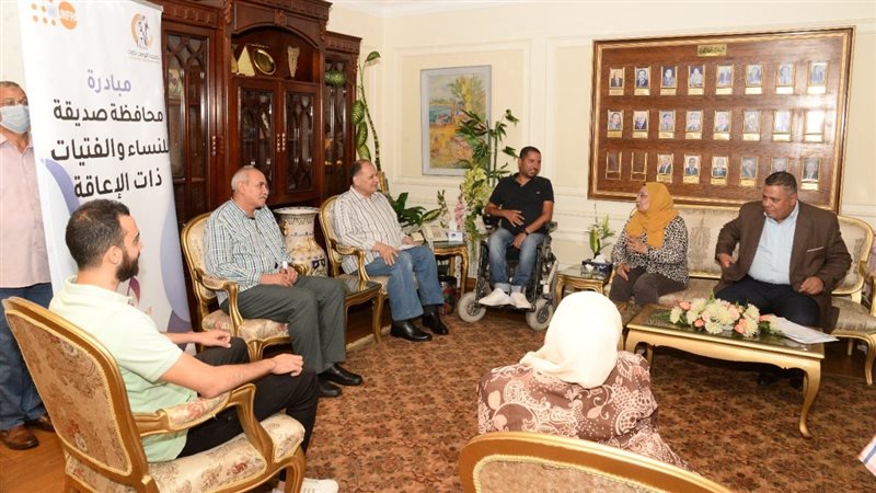 اجتماع محافظ أسيوط