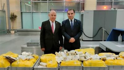 إحباط محاولة تهريب 20200 لاصقة جروح بقيمة 2 مليون جنيه في مطار برج العرب 