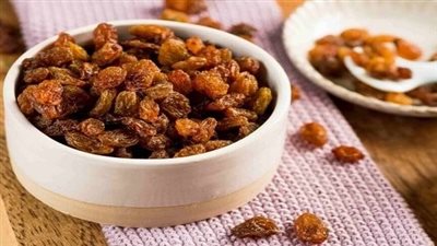 يعالج الإمساك والضغط المنخفض.. فوائد الزبيب للجسم 