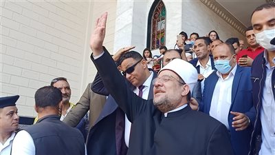 بالصافرات.. أهالي ميت غمر يودعون وزير الاوقاف ومحافظ الدقهلية | فيديو