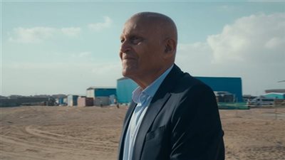 لأول مرة منذ 50 عاما.. مجدي يعقوب يقضي إجازة الصيف في مرسى مطروح مع عائلته