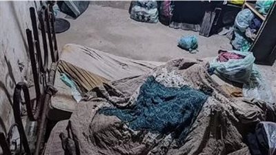 مقيّدين والطعام كل 3 أيام.. هكذا حبس رجل أفراد عائلته 17 عاما