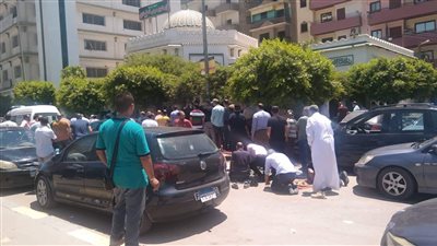 أهالي بنها يؤدون صلاة الجنازة على إبراهيم الدسوقي لاعب الزمالك السابق | صور 