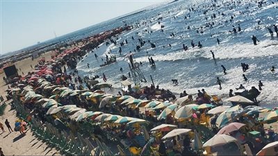 زحام شديد على شواطئ رأس البر بمناسبة إجازة رأس السنة الهجرية