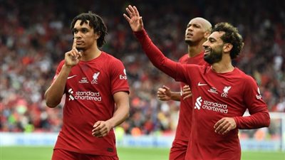 أرنولد: محمد صلاح أقرب أصدقائي ولا أزوره في منزله لهذا السبب