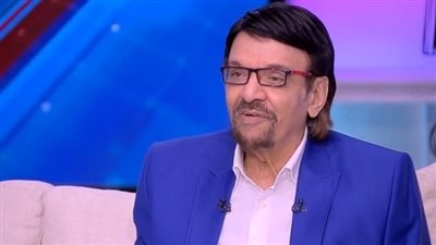 رضا حامد يبكي على الهواء بعد تذكره موقفا لعادل إمام: استبعدني من بودي جارد
