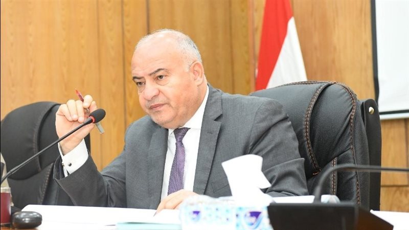 محافظ قنا