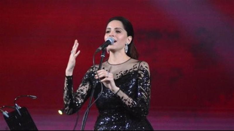 الفنانة آمال ماهر