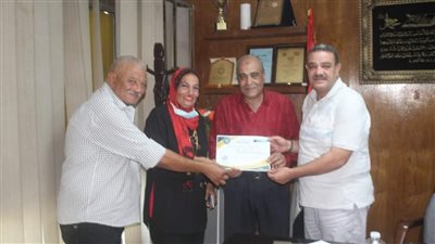 تكريم مدير هيئة النظافة في الجيزة لبلوغها سن المعاش | صور