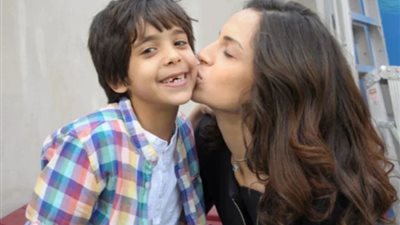 لحظات مميزة.. 4 صور لـ آمال ماهر رفقة ابنها 