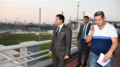 وزير الرياضة يتفقد فرع 