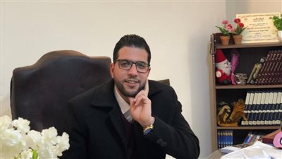 زوجة لقاضي محكمة الأسرة بالقاهرة الجديدة: ريحته وحشة ومبيستحماش