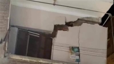 قطع المرافق واستدعاء مقاول الهدم.. تفاصيل تصدع عقار شبرا الخيمة |صور