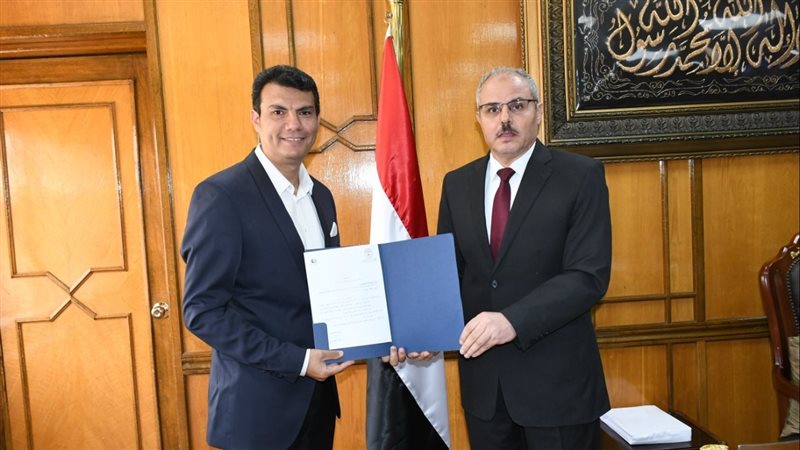 رئيس جامعة قناة السويس