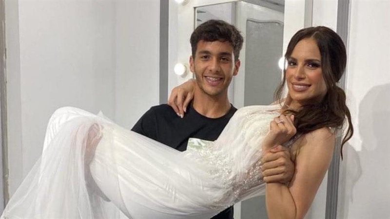 آمال ماهر رفقة ابنها