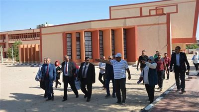 محافظ الوادي الجديد يتابع إنشاء مدرسة